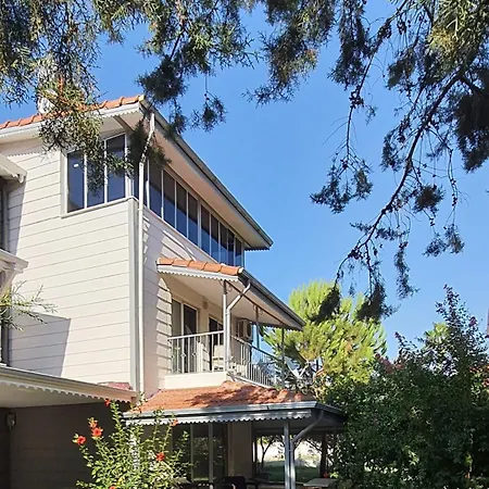 Willa Huzur Side